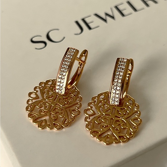 LAST ONE Motif Earrings 18k Gold Plated Huggie Earrings CZ Stone - Picture 4 of 10